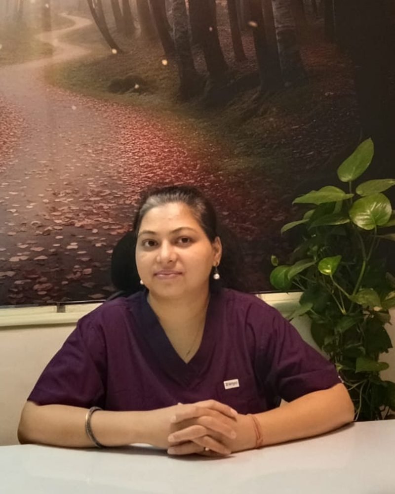 Dr. Jaya Thakur at her desk at Ethos Dental, New Delhi